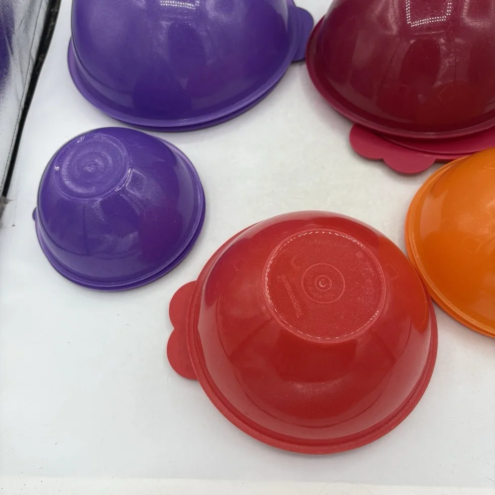Tupperware Wonderlier Bowls w Seal Lids Nesting Modern Set of 5